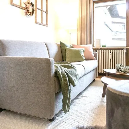 Balkon Mit Ruhigem Garten In Od1 Sonthofen